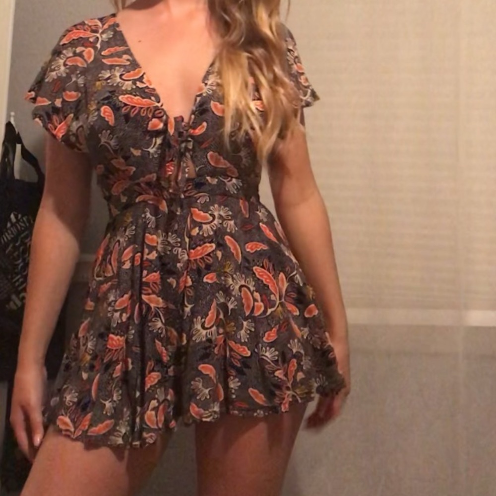 Cute & flirty patterned Aakaa romper!